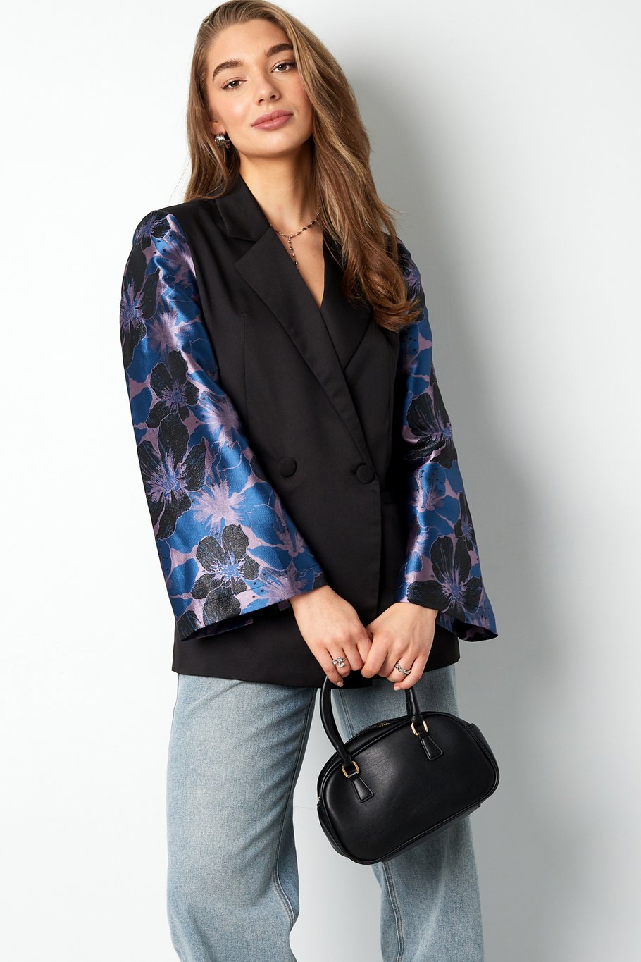 Schwarzer Blazer mit Jacquard-Ärmeln - Blau Bild3